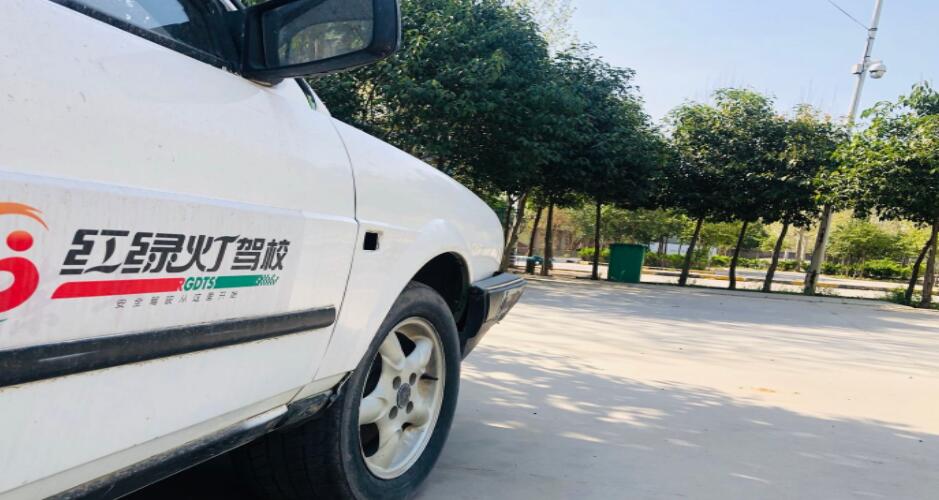 鄭州紅綠燈駕校訓(xùn)練場